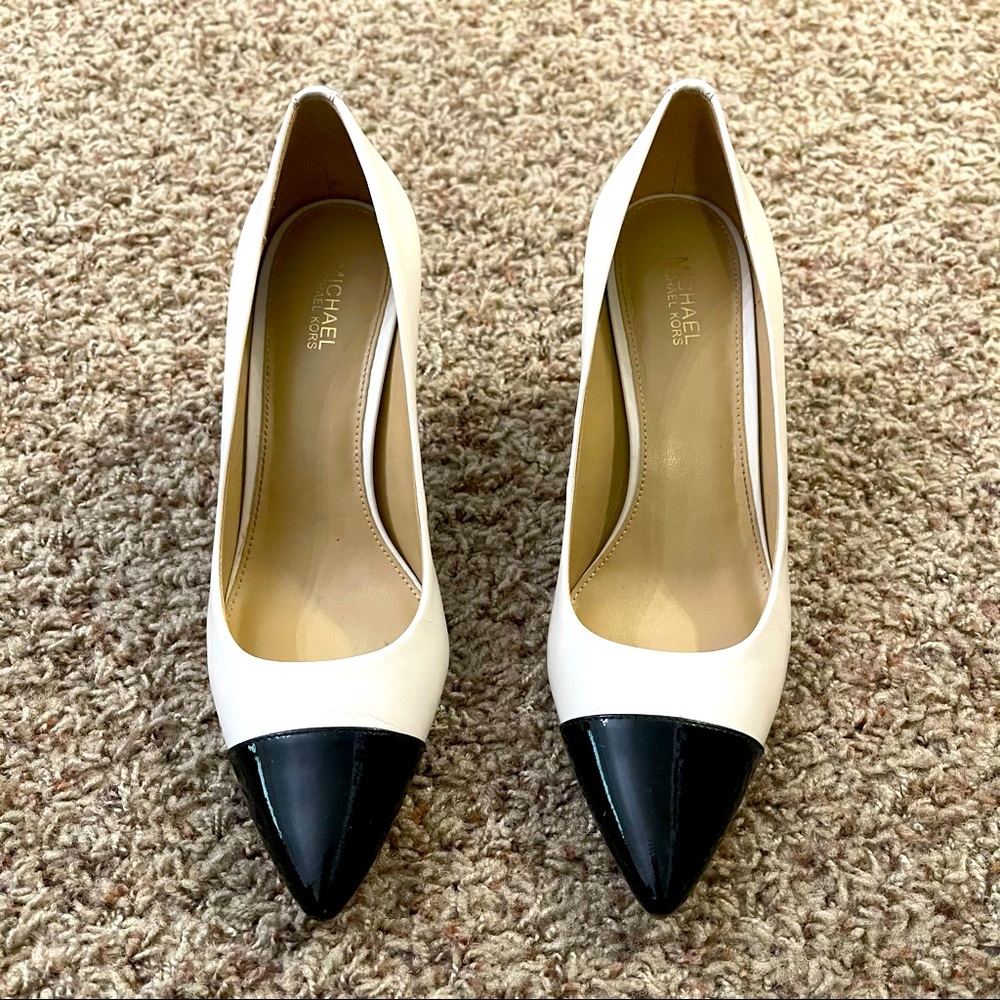 Michael Kors ivory/patent leather pumps